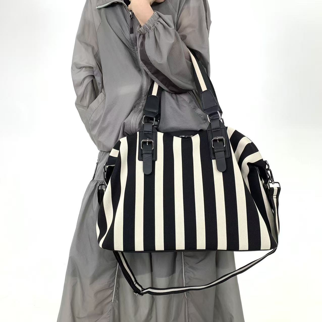 It Travel Accessories - Ladies' fashionable striped versatile handbag, large